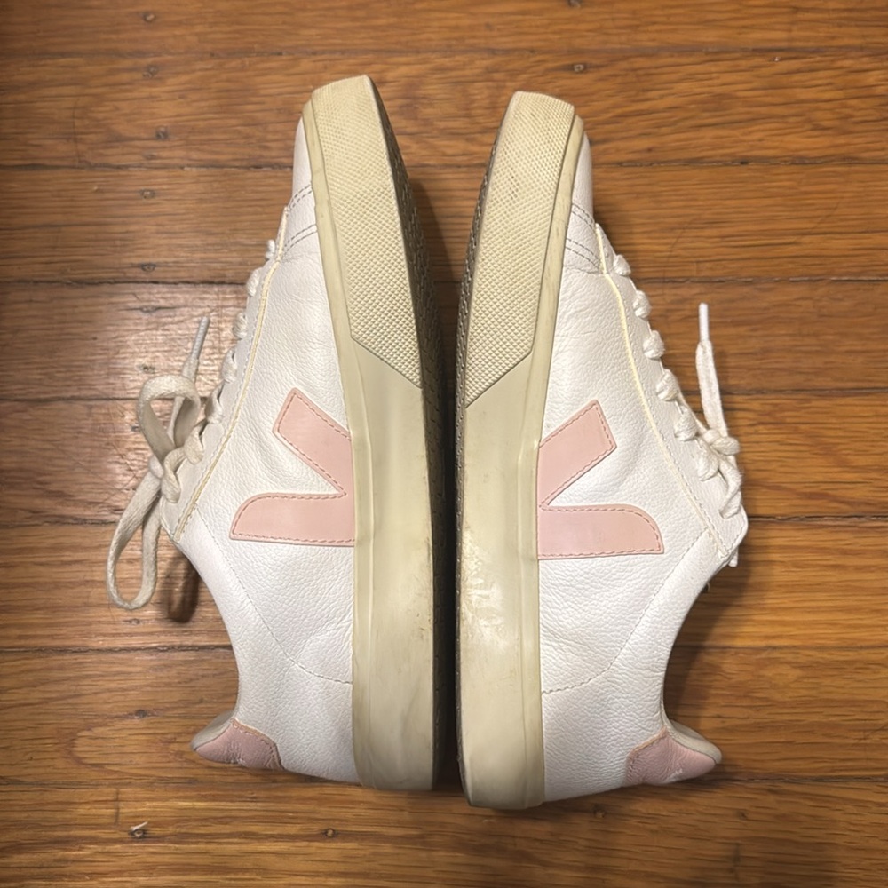 Veja white and pink